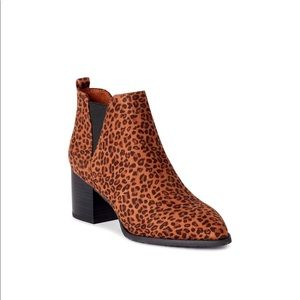 Melrose Ave. brown leopard booties Sz 8 1/2